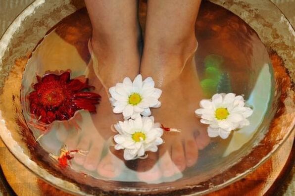 Salt foot baths help fight nail fungus